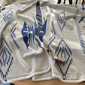 Francesca's Collections Blue and Gray Knit shall